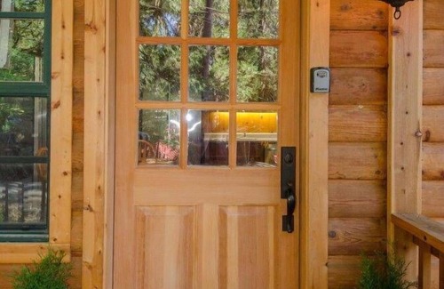 Mi-Wuk Village Cabin | Pinecrestarearentals#19 9/5-12/10 no holidays book 2 nights get 3rd night free.
