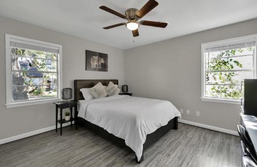 Huntsville House | Piney Woods I Ping Pong I By SHSU I TV I Sleeps 11