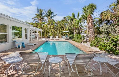 Anna Maria House | Pink Palm Bungalow