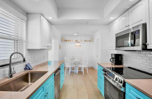 Anna Maria House | Pink Palm Bungalow