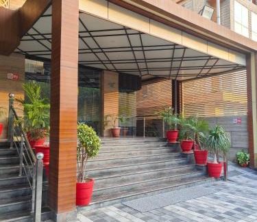 Lucknow Hotel | Pinnacle by Click Hotels, Lucknow