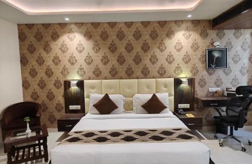 Lucknow Hotel | Pinnacle by Click Hotels, Lucknow