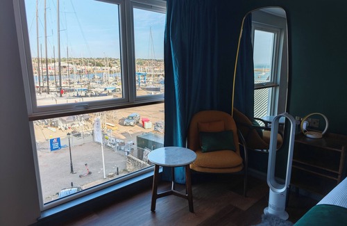 Cowes Apartment | Pinnacle Suites