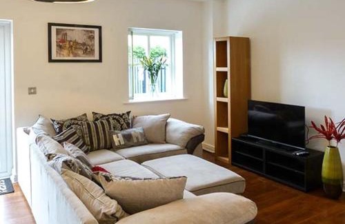Cowling House | Pinnacle View