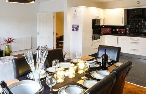 Cowling House | Pinnacle View