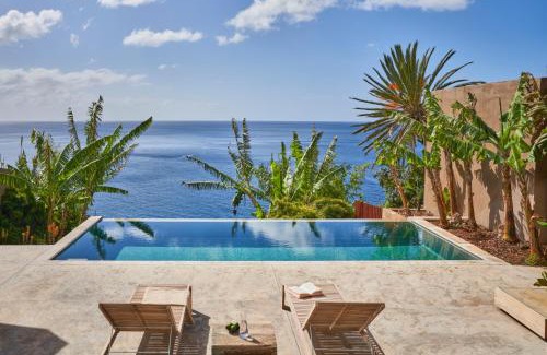 Santa Maria Maior House | Pirate House Sea front Private Pool Garden Funchal