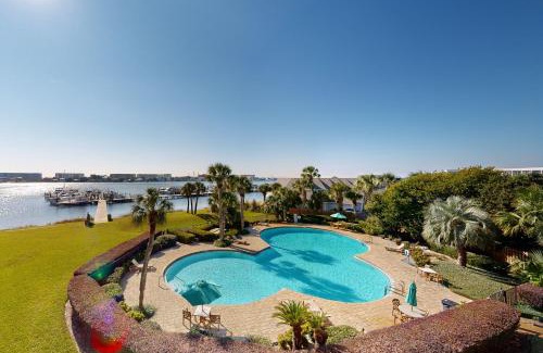 Fort Walton Beach Hotel | Pirates Bay A310
