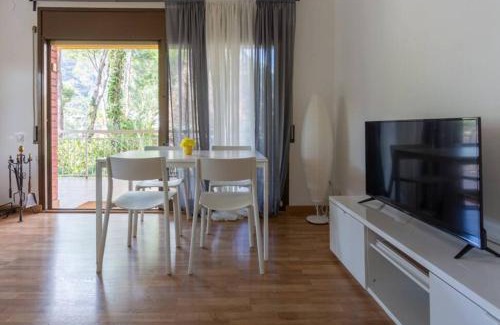 Castelldefels Apartment | Piscina, parking y relax!