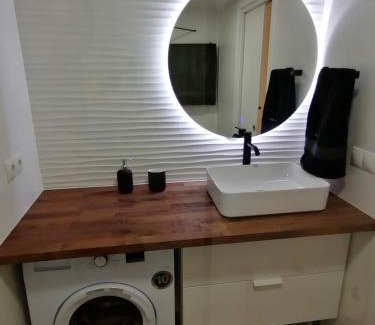 Sant Adria de Besos Apartment | Piso pl 2A, 20 min Plaza Cataluña