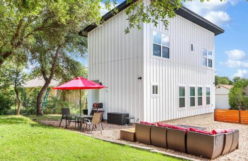 Canyon Lake House | Pitch Perfect