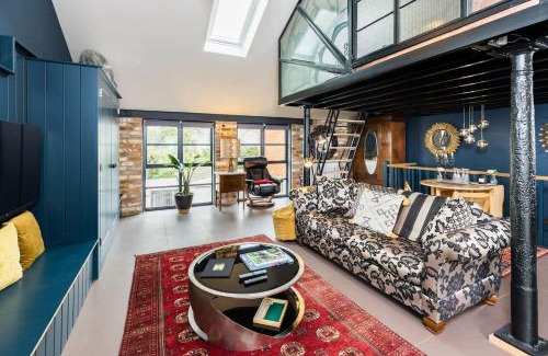 Cheltenham Apartment | Pittville Loft Apartment - Central Cheltenham Highly Rated with Free Parking