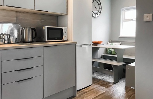 Brixham Ski Chalet | Platinum 3 Bedroom Chalet Sleeps 6