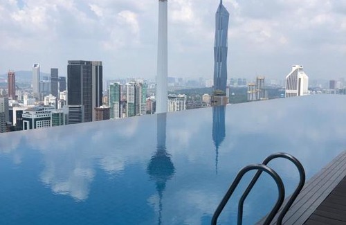 Kuala Lumpur City Centre Apartment | Platinum KLCC Pool View