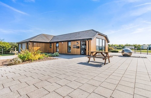 Skegness Ski Chalet | Platinum Lodge 4 Hot Tub