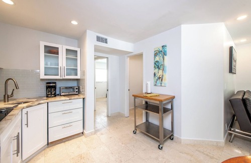 Sarasota Condo | Playalido Unit #5 127 Cleveland Dr.