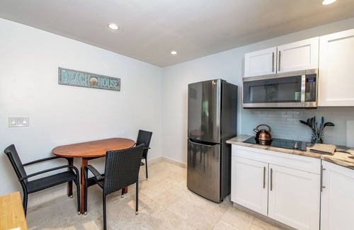 Sarasota Condo | Playalido Unit #5 127 Cleveland Dr.