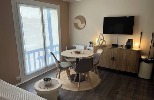 Merville-Franceville-Plage Apartment | Pleasant duplex, direct access, free wifi beach