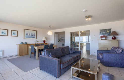 Koksijde-Bad Apartment | Pleasant flat on seafront with terrace