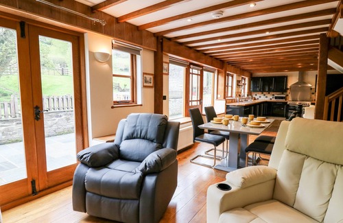 Bleddfa Cottage | PLOONY BARN, pet friendly, with hot tub in Knighton