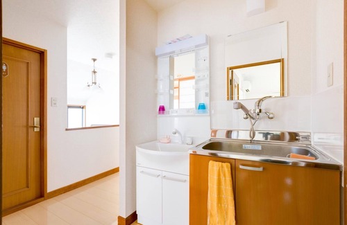 Izumisano House | Plus 9 Station Inn