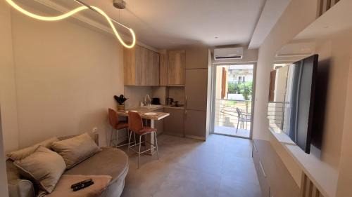 Kalamata Apartment | Pnoé, by Miorah Selections