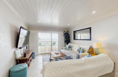 Point East Apartment | Point East 302 -Just Beachy