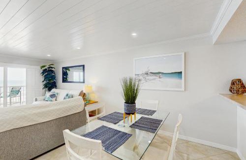 Point East Apartment | Point East 302 -Just Beachy