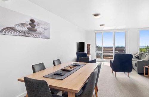 Lorne Apartment | Point Grey Apartment 7
