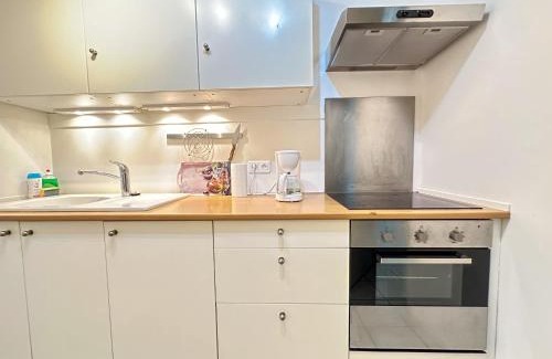 Pezenas Apartment | Polichinelle Hyper Centre - Wifi - Balcon & Parking Proche