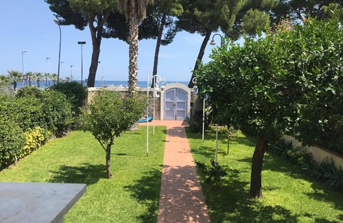 Marina di Patti Villa | POMEGRANATE VILLA ON THE SEA WITH GARDEN
