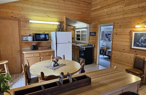 Nathrop Cabin | Pomeroy Cabin at Deer Valley with geothermal pool & more! Family & Pet Friendly