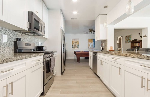Garden Isles House | Pompano Beach waterfront, Purely So Florida! Pool, King, Paddleboard, Beach