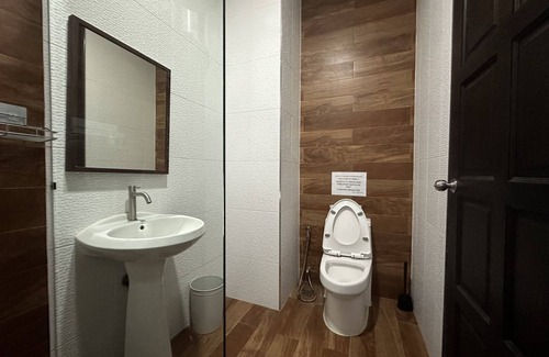 Bang Na Hotel | PomPom Home