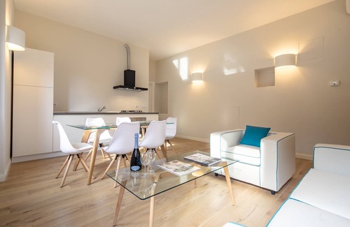 Oltrarno Apartment | Ponte Vecchio White by Mmega