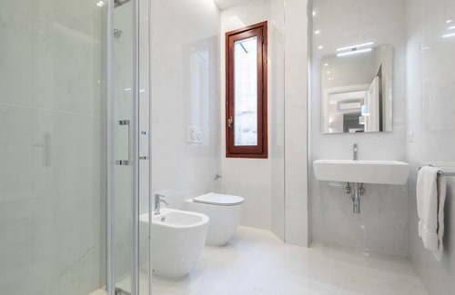 Oltrarno Apartment | Ponte Vecchio White by Mmega