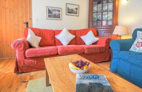 Llangranog House | Pontfair - Charming Cottage 10 mins walk from beach