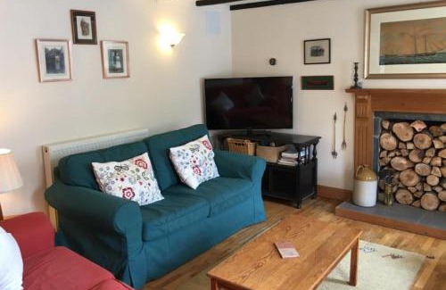 Llangranog House | Pontfair - Charming Cottage 10 mins walk from beach