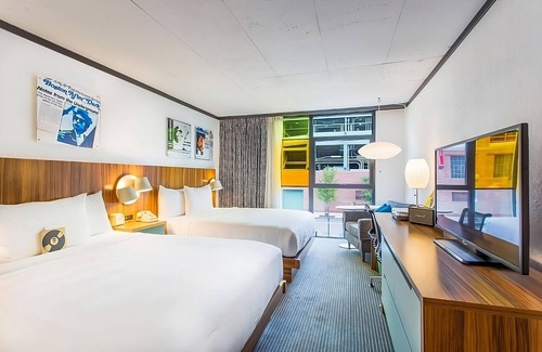 West Fens Hotel | Pool View Unit Near The Paul Revere House! Valet Parking, Pets Allowed, Pool!