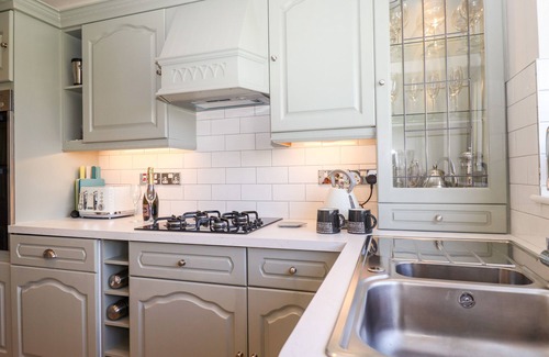 Portinscale Cottage | POOLEY HOWE, pet friendly, with open fire in Keswick