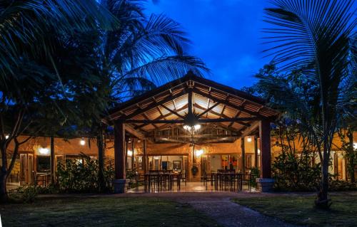 Punta Laurel Resort | Popa Paradise Beach Resort