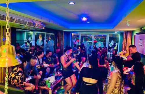 Patong Hostel | Popeyes Hostel, Coffeeshop & Beer Bar
