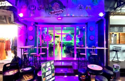 Patong Hostel | Popeyes Hostel, Coffeeshop & Beer Bar
