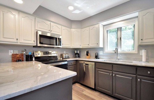 Blowing Rock Condo | Poplar 4 | Fireplace, Restaurant, Pool, Spa
