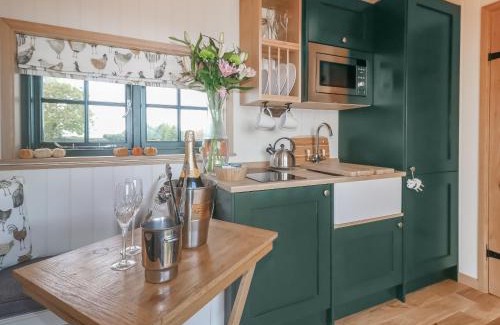 Redmile House | Poppie's Shepherd Hut - Uk50227