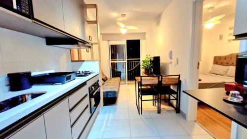Panamby Apartment | Por do sol desde uma rede na varanda da zona sul