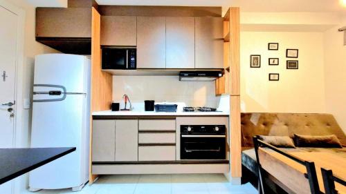 Panamby Apartment | Por do sol desde uma rede na varanda da zona sul