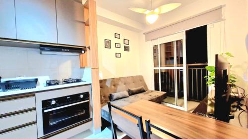 Panamby Apartment | Por do sol desde uma rede na varanda da zona sul