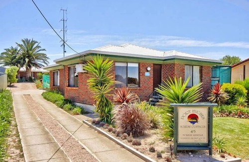 Port Hughes House | Port Hughes Holiday Cottages-Navigator's