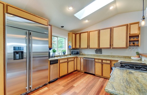 Adelma Beach House | Port Townsend Home: Spacious Yard & Mountain Views