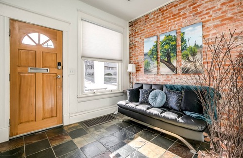Newlands Apartment | Portland Place 1- 5min walk→PearlSt | 1000mbps | 55"TV | King | W/D